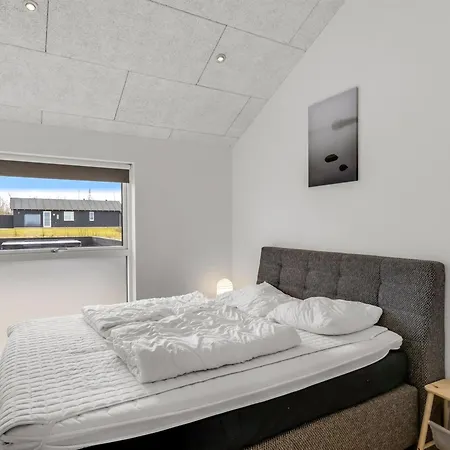 Tatiane - 1-5km From The Sea By Interhome Nyaraló