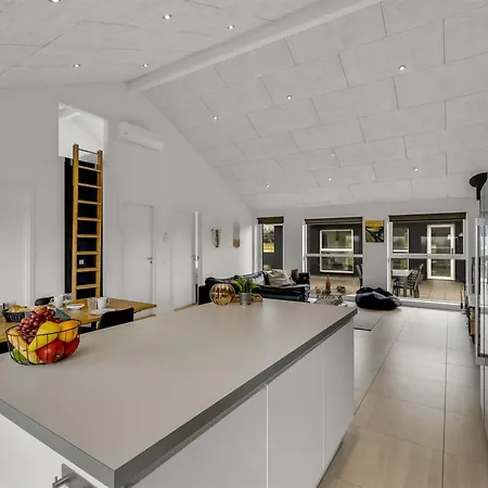 Tatiane - 1-5km From The Sea By Interhome Nyaraló